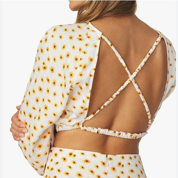 WeWoreWhat Ivory Multi Ditsy Daisies Billow Sleeve Open Back Top, Size Large - Picture 4 of 17